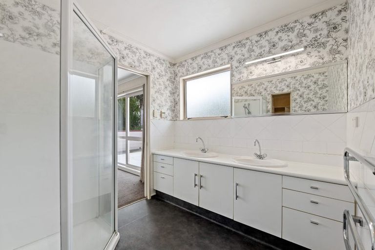 Photo of property in 331 Devon Street West, New Plymouth, 4310