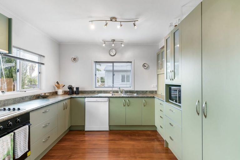 Photo of property in 21 Zealandia Road, Manly, Whangaparaoa, 0930