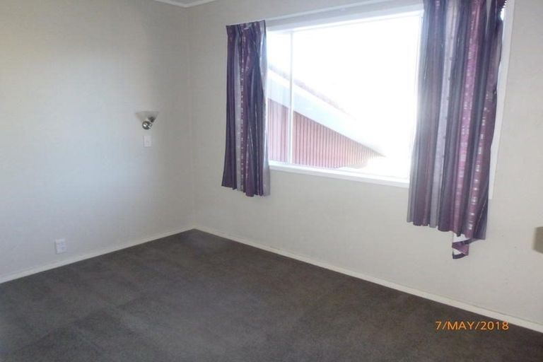 Photo of property in 1b/2 Divich Avenue, Te Atatu South, Auckland, 0610