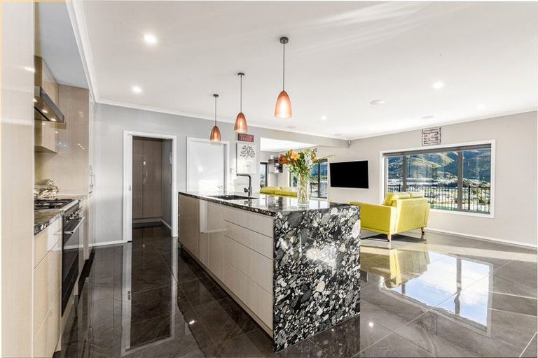 Photo of property in 10 Omaka Place, Aotea, Porirua, 5024