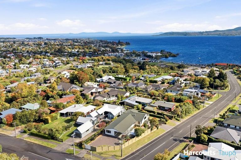 Photo of property in 49 Shepherd Road, Waipahihi, Taupo, 3330