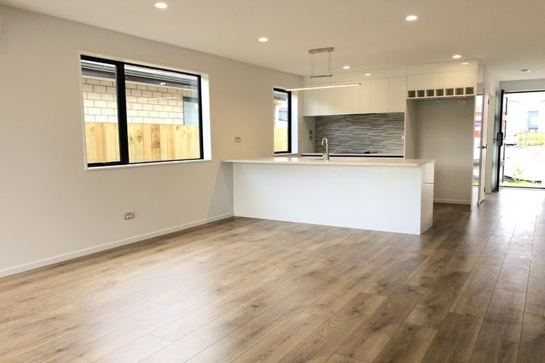 Photo of property in 22 Farmland Road, Papakura, 2110