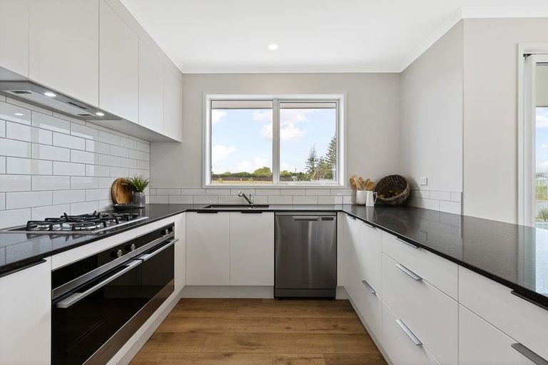 Photo of property in 35 Hayfield Way, Karaka, Papakura, 2113