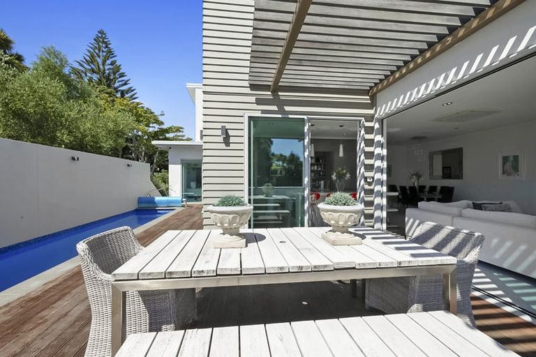 Photo of property in 10 Pendarves Street, New Plymouth, 4310