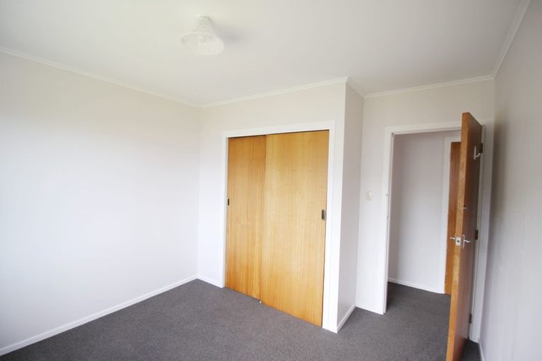 Photo of property in 30 Somes Crescent, Newlands, Wellington, 6037