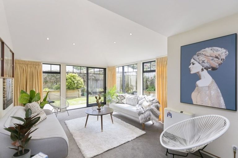 Photo of property in 2 Samuel Parnell Road, Karori, Wellington, 6012