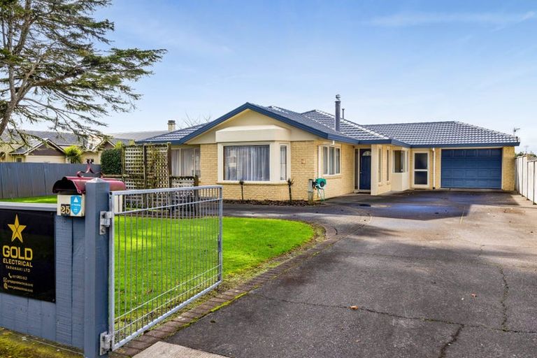Photo of property in 25 Rimu Street, Inglewood, 4330