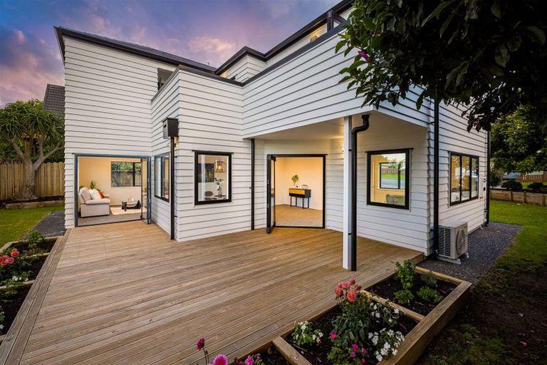 Photo of property in 151 Colwill Road, Massey, Auckland, 0614