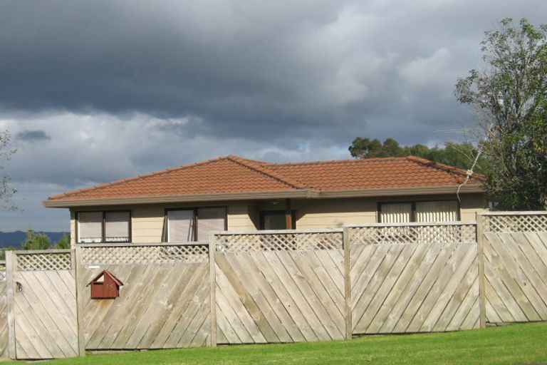 Photo of property in 13 Rehia Road, Massey, Auckland, 0614