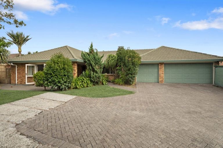 Photo of property in 8 Hagen Close, Golflands, Auckland, 2013