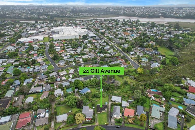 Photo of property in 24 Gill Avenue, Te Atatu Peninsula, Auckland, 0610