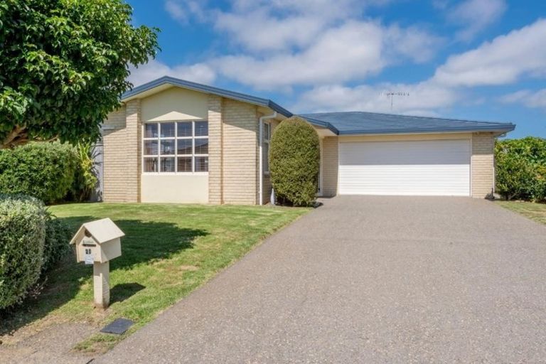Photo of property in 25 San Priamo Place, Paraparaumu Beach, Paraparaumu, 5032
