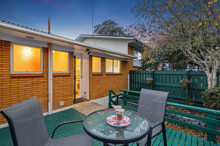 Photo of property in 4 Rehia Road, Massey, Auckland, 0614