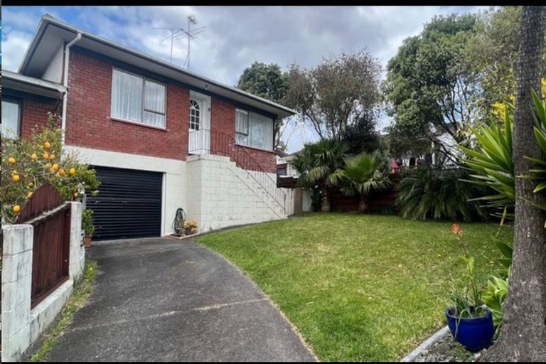 Photo of property in 1/3 Forsythe Place, Massey, Auckland, 0614