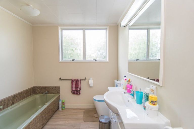 Photo of property in 16 Saint Leonards Road, Temuka, 7920