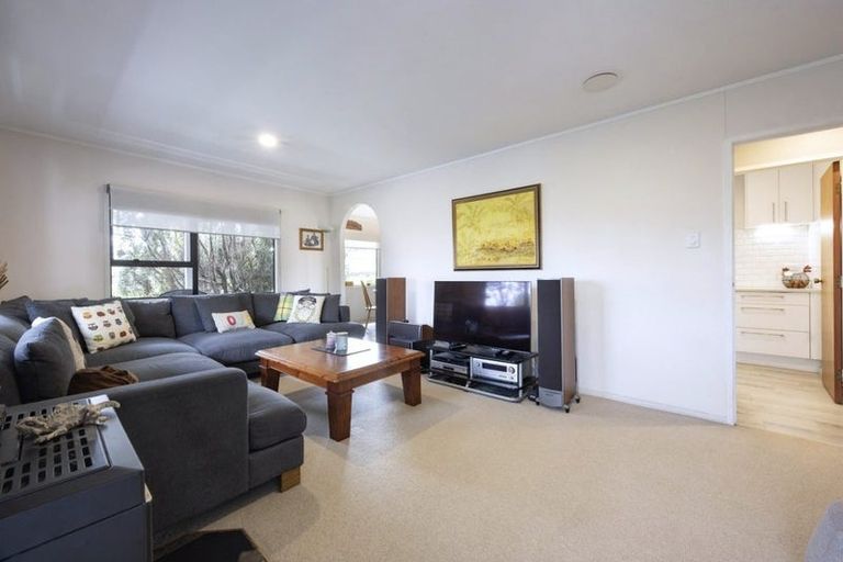 Photo of property in 32 Moire Road, Massey, Auckland, 0614