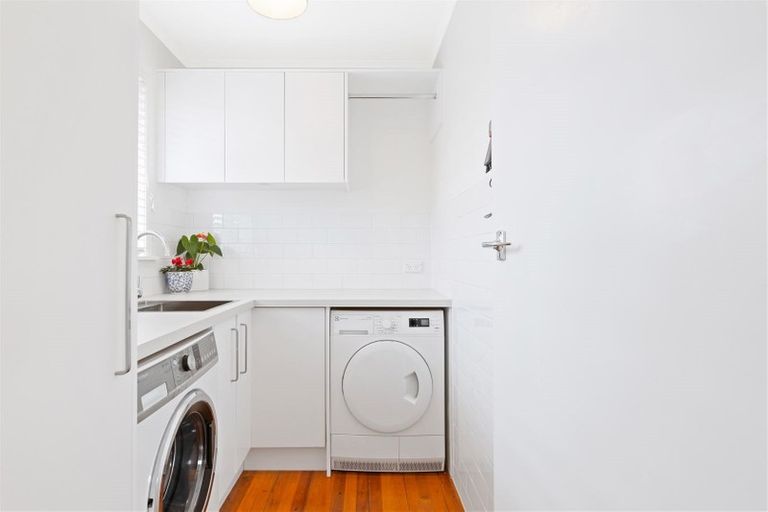 Photo of property in 671 Te Atatu Road, Te Atatu Peninsula, Auckland, 0610