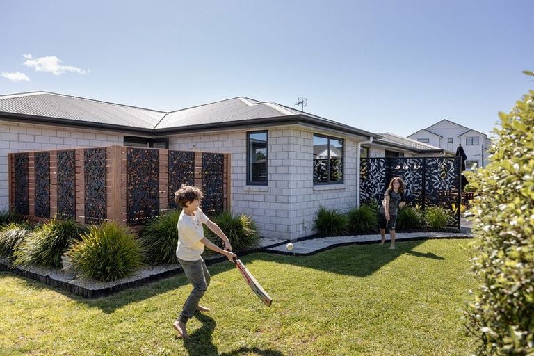 Photo of property in 1 Anglers Way, Omokoroa, 3114