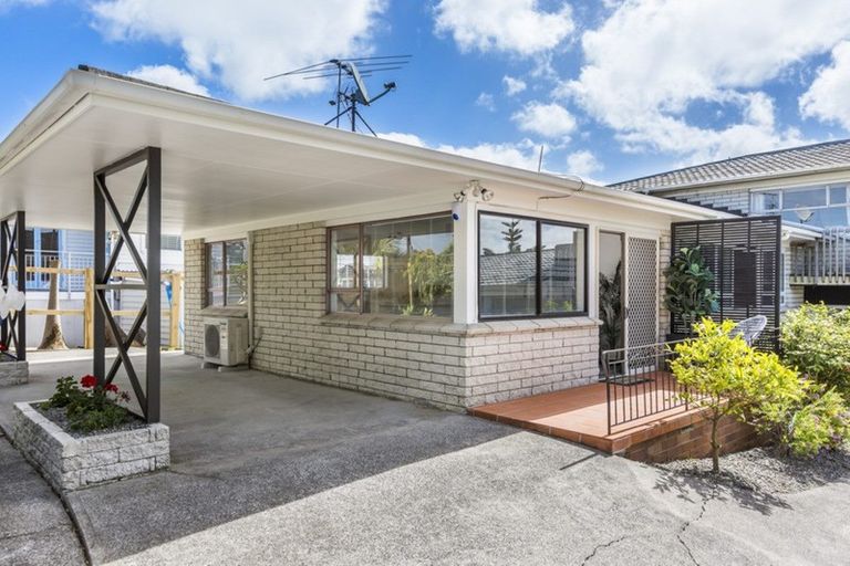 Photo of property in 1b Pleasant Road, Glen Eden, Auckland, 0602
