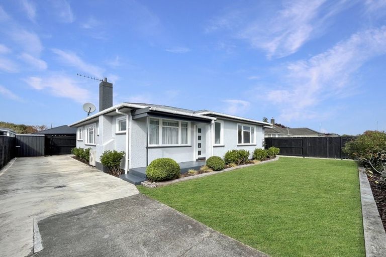 Photo of property in 4 Bristol Crescent, Roslyn, Palmerston North, 4414