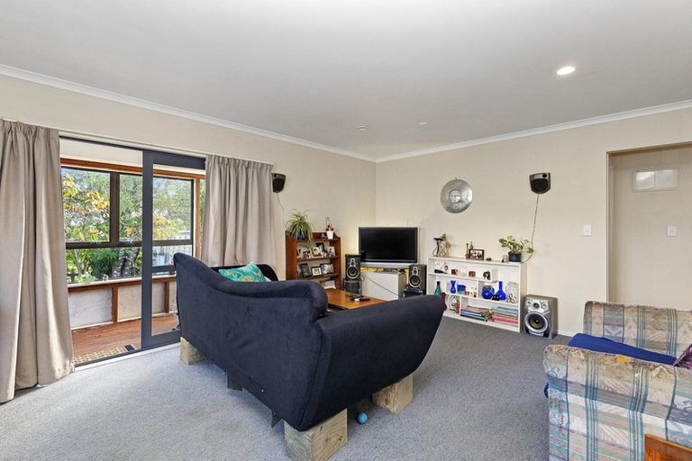 Photo of property in 6 Marlene Avenue, Te Atatu South, Auckland, 0610