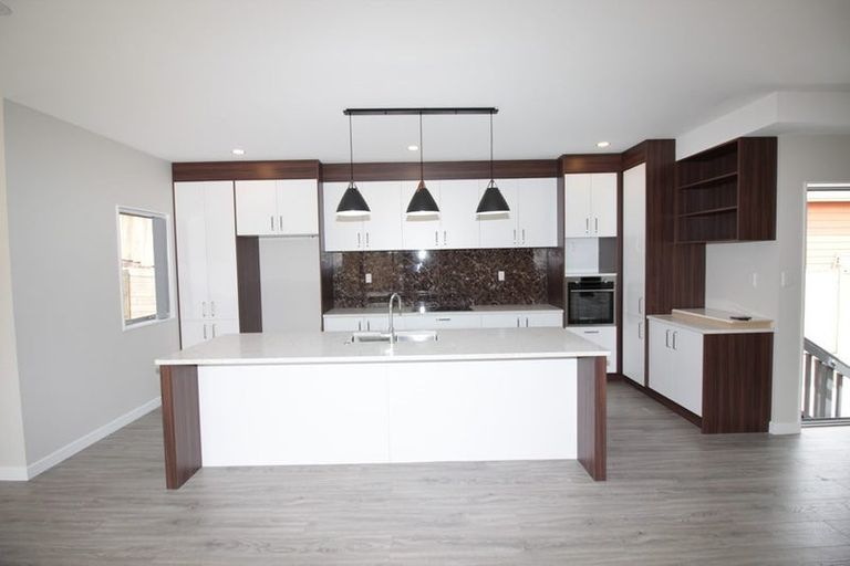 Photo of property in 4 Kearney Place, Massey, Auckland, 0614