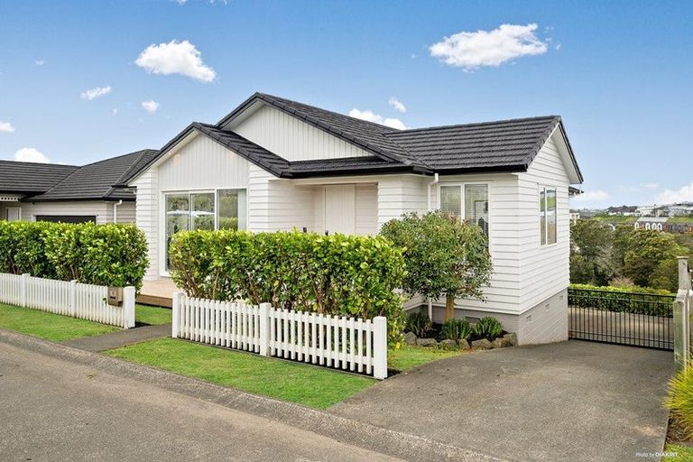 Photo of property in 10 Bine Crescent, Orewa, 0931