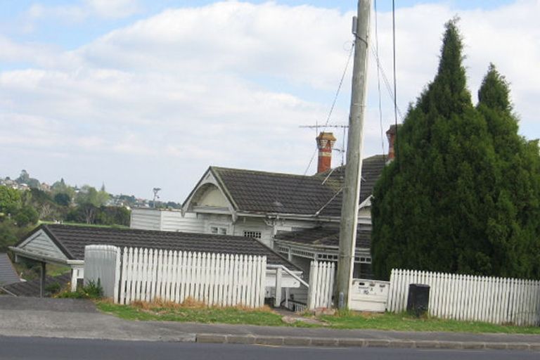 Photo of property in 1/98 Birkenhead Avenue, Birkenhead, Auckland, 0626