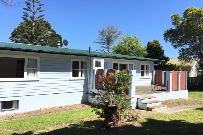 Photo of property in 26 William Souter Street, Forrest Hill, Auckland, 0620