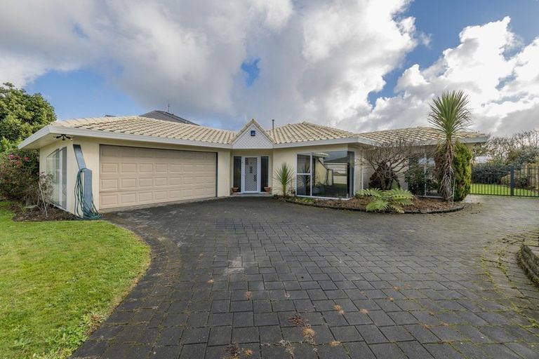 Photo of property in 32 Easton Way, Levin, 5510