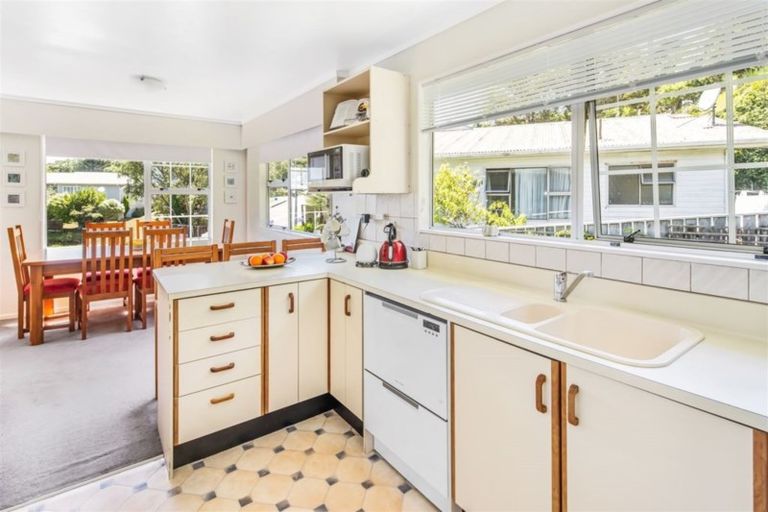Photo of property in 97 Stewart Drive, Newlands, Wellington, 6037