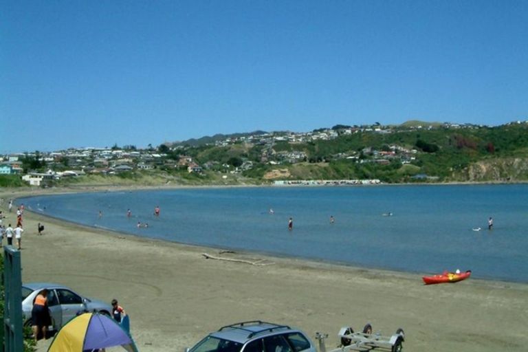 Photo of property in 25a-d Tireti Road, Titahi Bay, Porirua, 5022