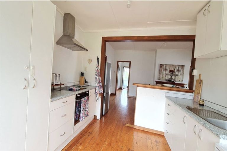 Photo of property in 36 Karaka Street, Helensville, 0800