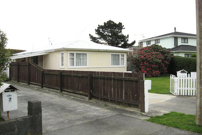 Photo of property in 9 Miles Crescent, Wainuiomata, Lower Hutt, 5014