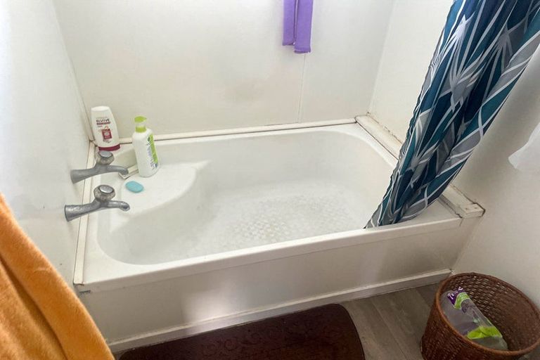 Photo of property in 68 Reynella Drive, Massey, Auckland, 0614