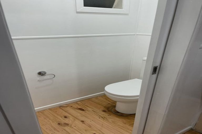 Photo of property in 35 Sandspit Road, Waiuku, 2123