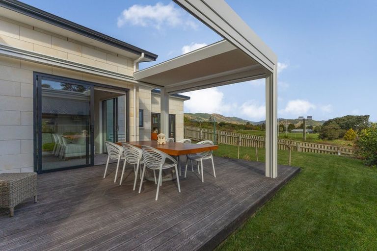 Photo of property in 4 Kaiwaru Place, Waikanae, 5036