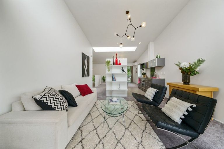 Photo of property in 17/2 Onslow Road, Khandallah, Wellington, 6035