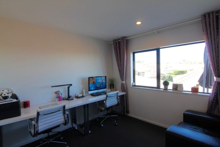 Photo of property in 69 Kirikiri Drive, Papakura, 2110