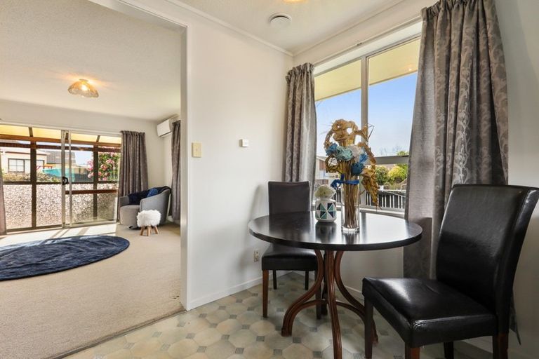 Photo of property in 39 Chipping Lane, Redwood, Christchurch, 8051