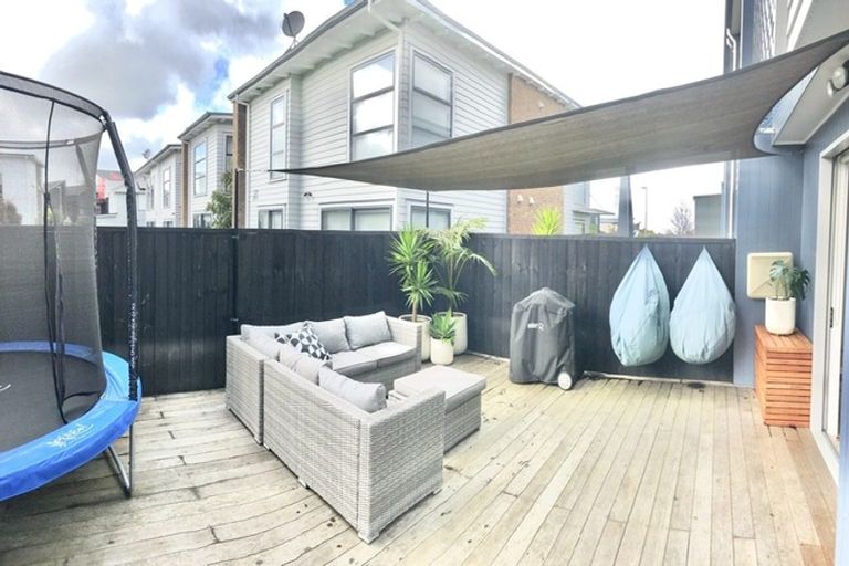 Photo of property in 18 Rangihina Road, Hobsonville, Auckland, 0616