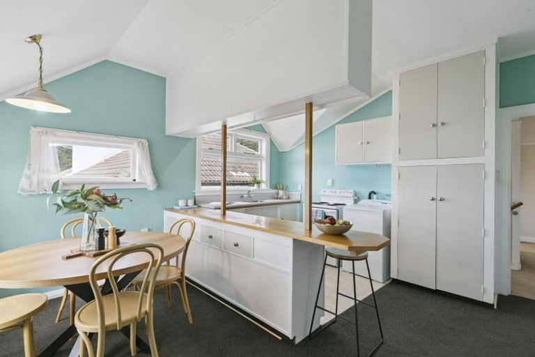 Photo of property in 230 Queens Drive, Lyall Bay, Wellington, 6022