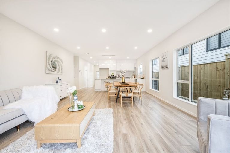 Photo of property in 12 Haku Road, Flat Bush, Auckland, 2019