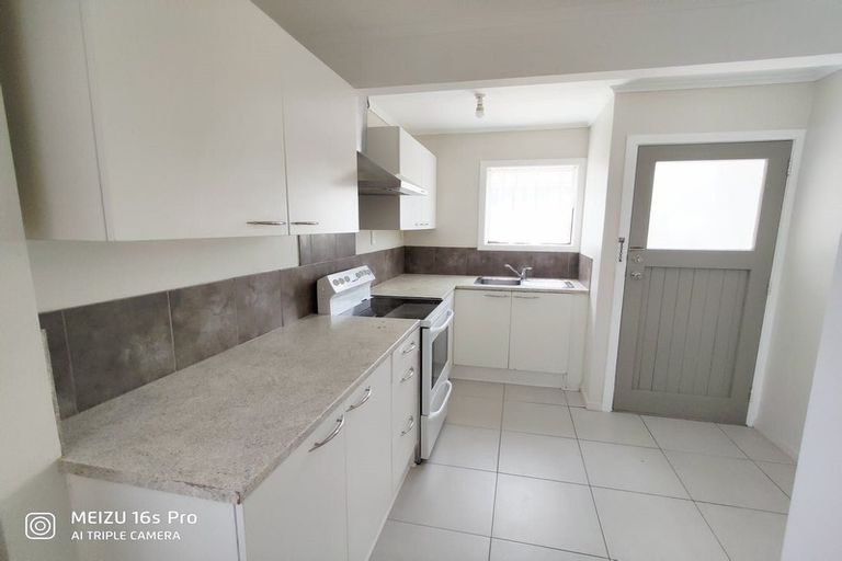 Photo of property in 20b Roberts Road, Te Atatu South, Auckland, 0610