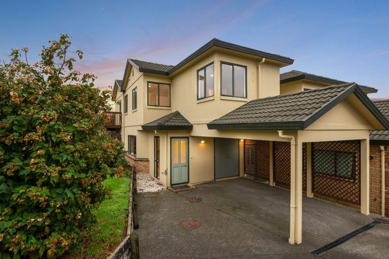 Photo of property in 1/6 Sunnydale Place, Oteha, Auckland, 0632