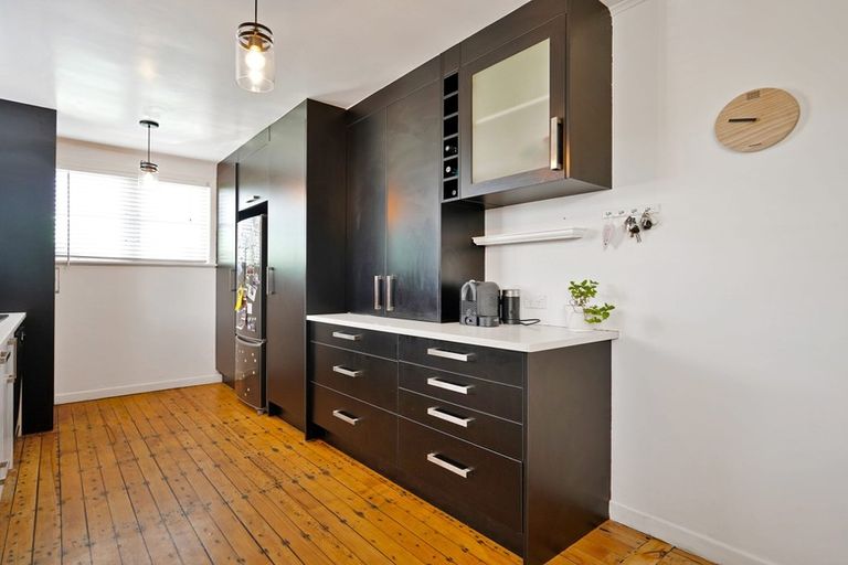 Photo of property in 88 Taikata Road, Te Atatu Peninsula, Auckland, 0610