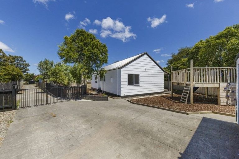 Photo of property in 19 Peppertree Glade, Kelvin Grove, Palmerston North, 4414