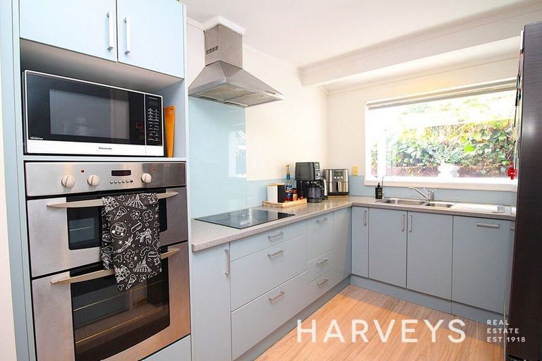 Photo of property in 5 Porter Avenue, Te Atatu South, Auckland, 0610