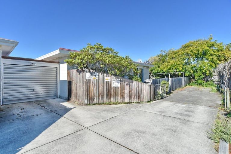 Photo of property in 2/5 Tamarisk Place, Parklands, Christchurch, 8083