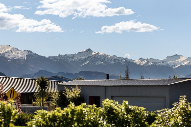 Photo of property in 12 Kereru Crescent, Wanaka, 9305